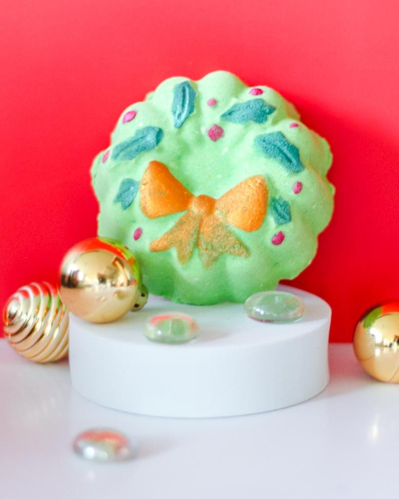 Holly Berry Wreath Vegan Bath Bomb | Under the Mistletoe Scent