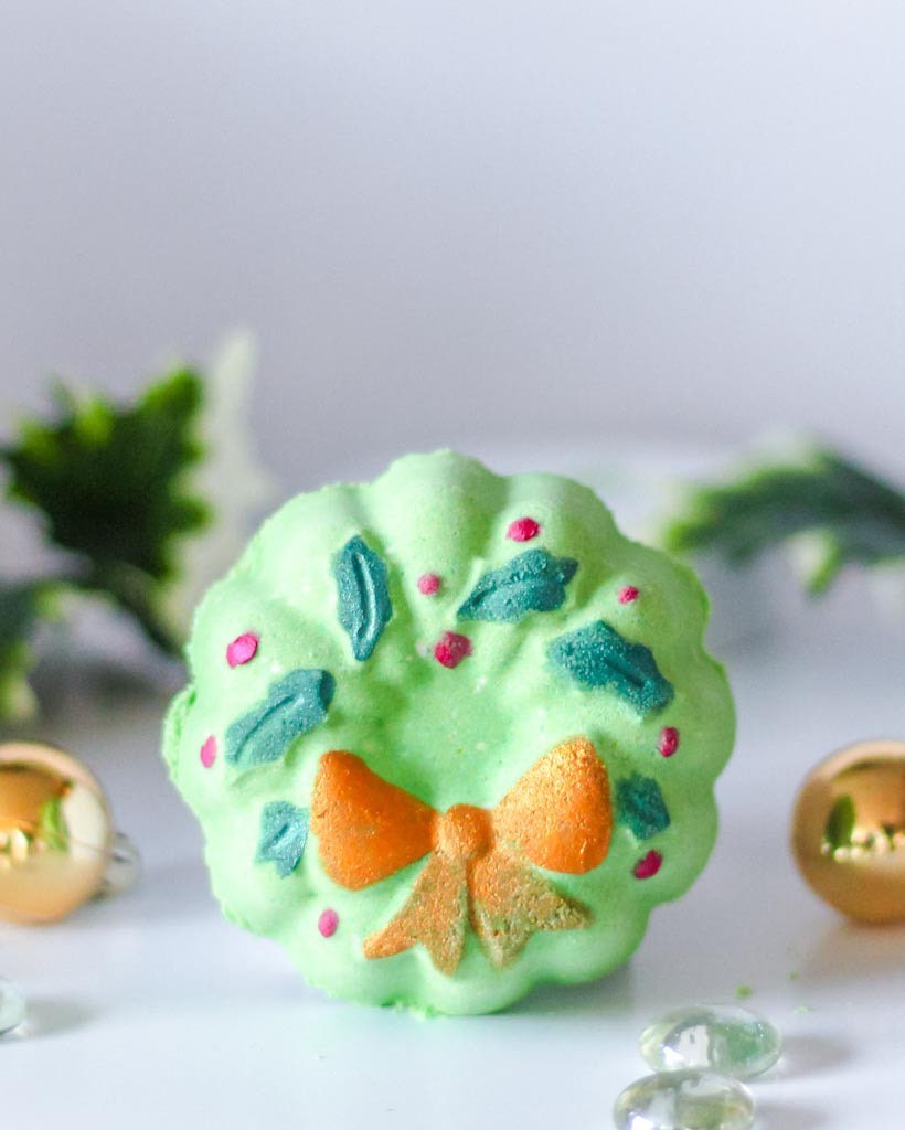 Holly Berry Wreath Vegan Bath Bomb | Under the Mistletoe Scent