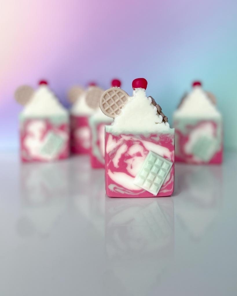 Christmas Brunch | Sweet Mint & Vanilla Scent | Soap Frosting Top