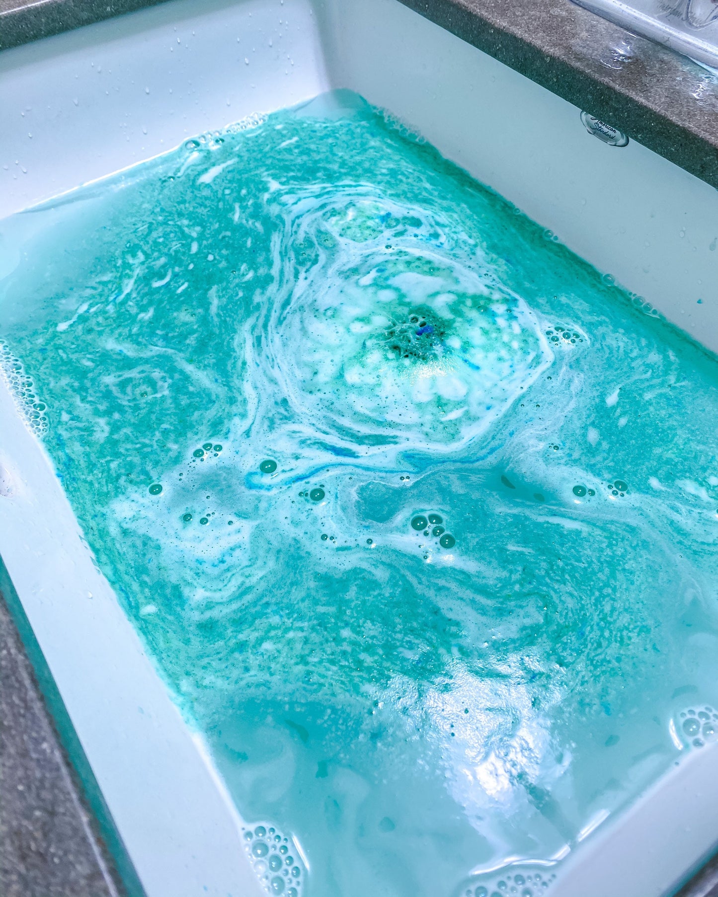 Holly Berry Wreath Vegan Bath Bomb | Under the Mistletoe Scent